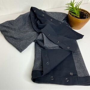 LULULEMON ATHLETICA Reversible Stylish Black and Gray Snap Button Scarf